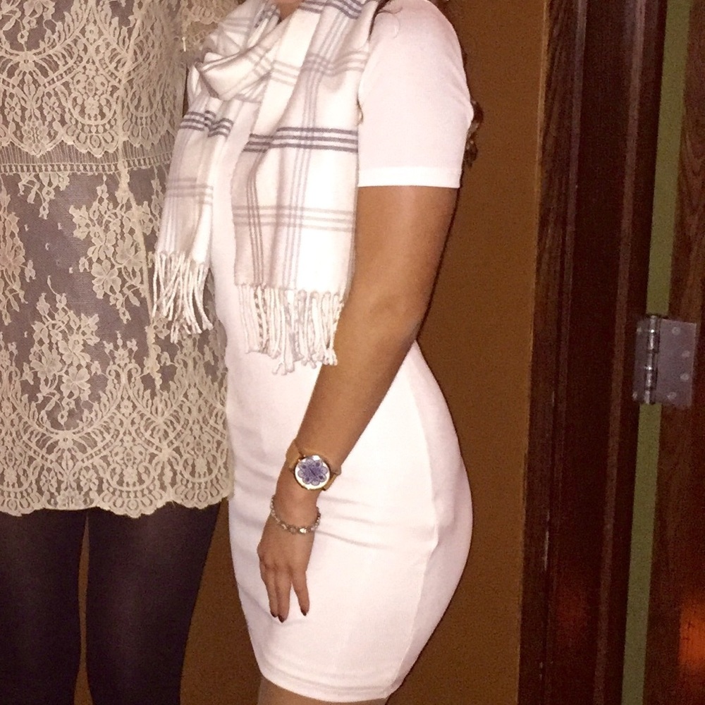 WHITE SHORT SLEEVE DRESS